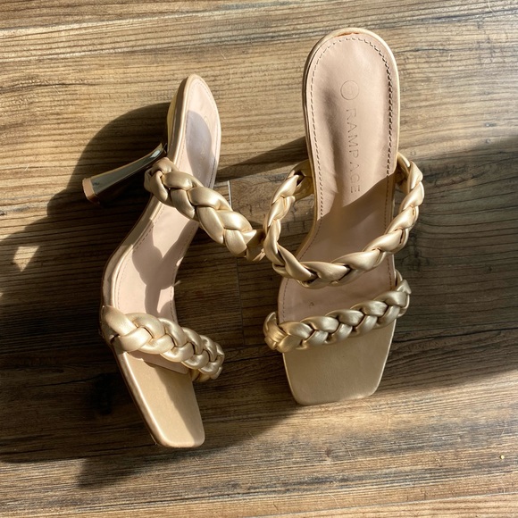 Gold heels - Picture 2 of 2